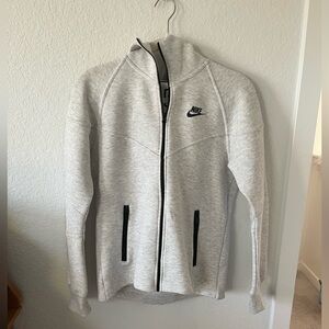 Nike Tech Women’s Heathered Gray Zip up